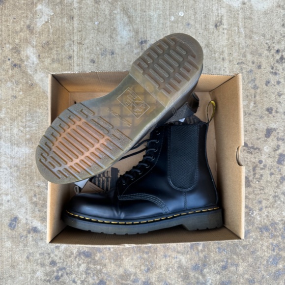 BRAND NEW Dr. Martens 1460 SMOOTH LEATHER LACE UP BOOTS main image 5